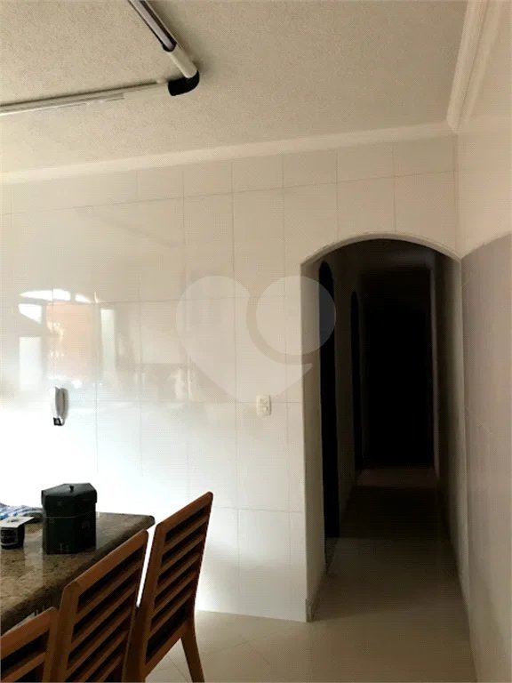 Sobrado com 234m², 3 dormitórios, sendo 1 suíte, 2 vagas, à venda na Vila Ema.