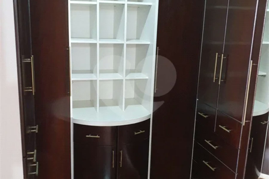 Casa de Vila de 200m2 em Santana com 4 dorms, 1 suíte, 3 banheiros, 2 vagas. Estuda permuta.