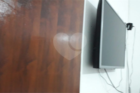 Casa térrea com 3 dormitórios, sendo 1 suíte.
