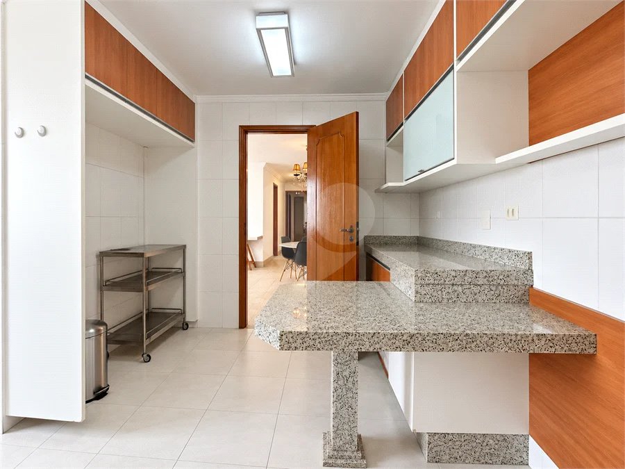 Apartamento com 3 dormitórios sendo 1 suíte à venda em Higienópolis, São Paulo - SP