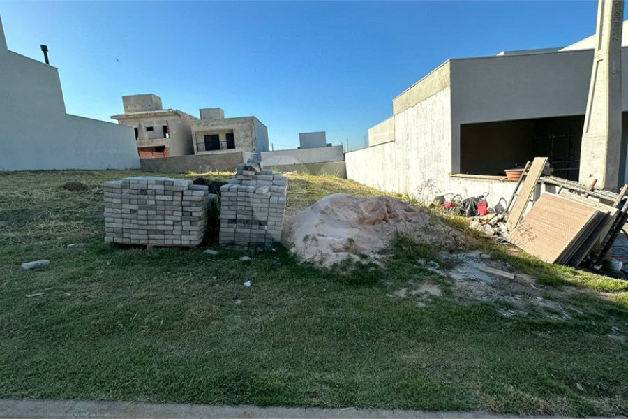 Terreno à venda no bairro Ondinhas, Condomínio Soleil em Piracicaba/SP.