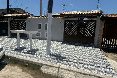 🏖️ Oportunidade Imperdível em Itanhaém – Casa com Piscina à Venda!