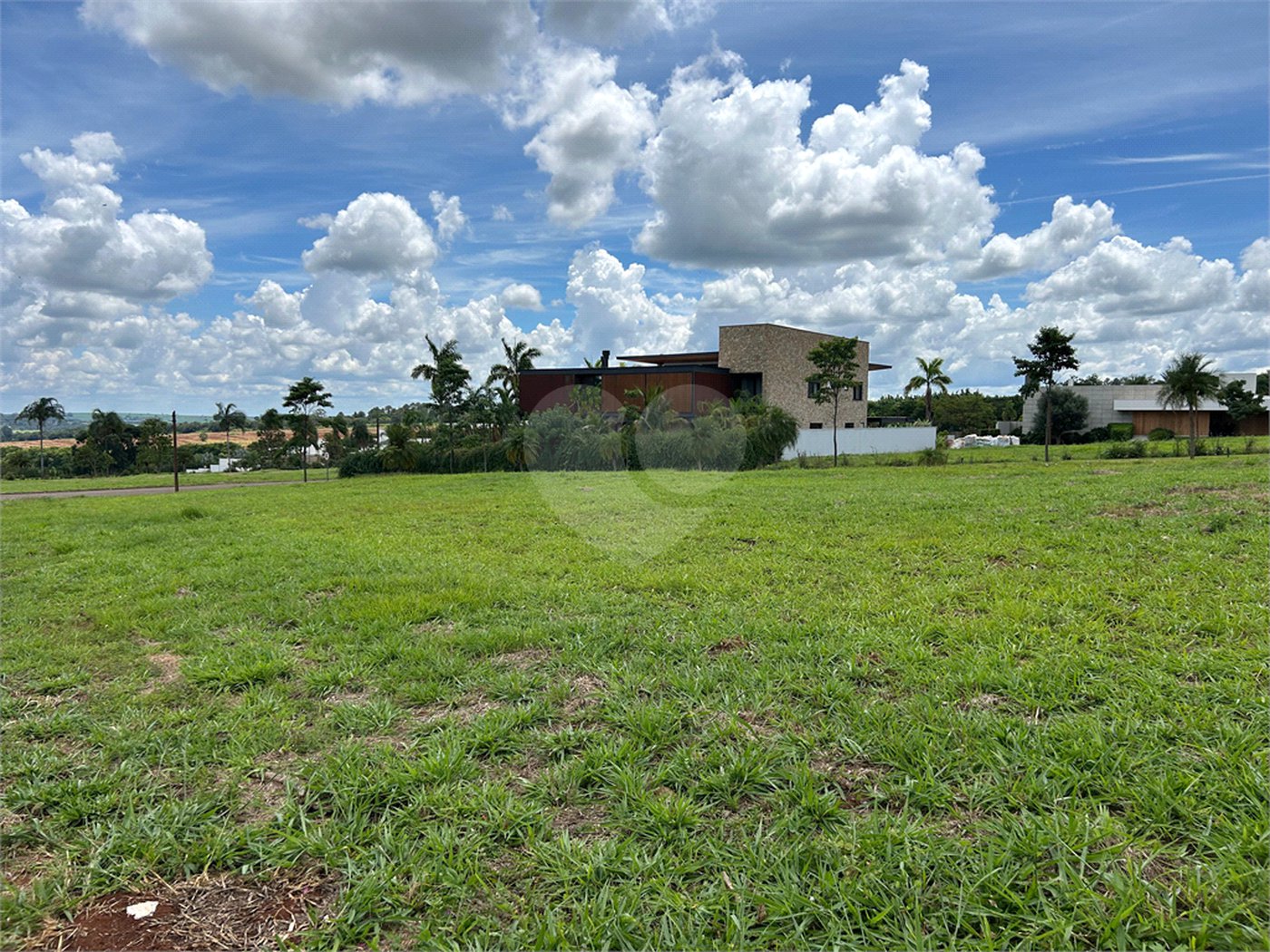 Terreno no condomínio Damha Golf em frente área de lazer com 1.404,40 m²