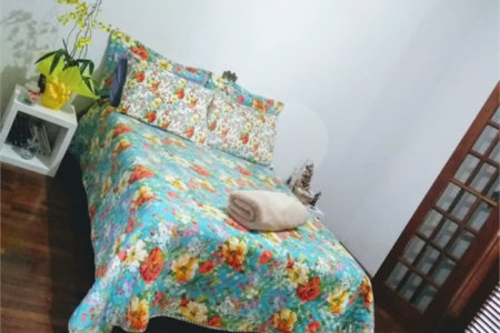 Sobrado com 4 dormitórios, sendo 1 suíte.