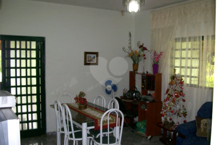 Chácara a venda no Aracê de Santo Antônio .