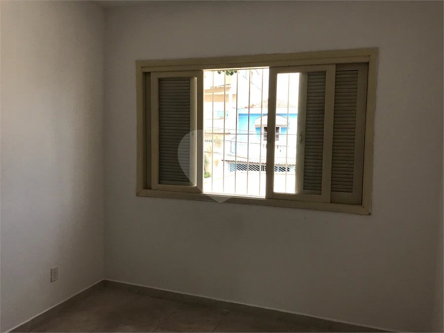 Sobrado à venda com 3 quartos em Vila Nivi, São Paulo, SP