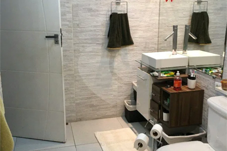 Casa 4 dormitórios, 3 vagas