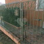 Linda casa no centro com 3 quartos.