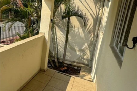 Casa com 132m² de terreno, 2 dormitórios, 2 vagas de garagem e próximo ao metrô.