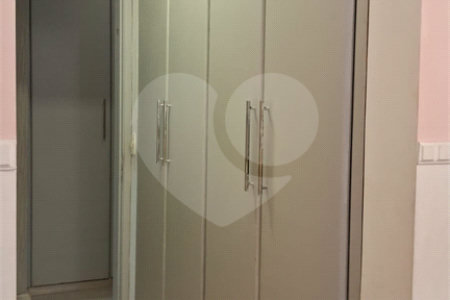 Apartamento a venda na Aclimação com 4 dormitórios e 2 vagas.