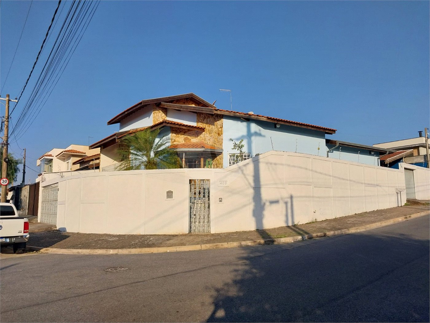 Sobrado à venda com 5 quartos, sendo 1 suíte,  em Terra Nobre, Louveira, SP