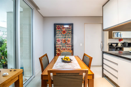 Apartamento Campo Belo à Venda 274 m² 4 Suítes 4 Vagas com Clima de Casa e Vista Verde