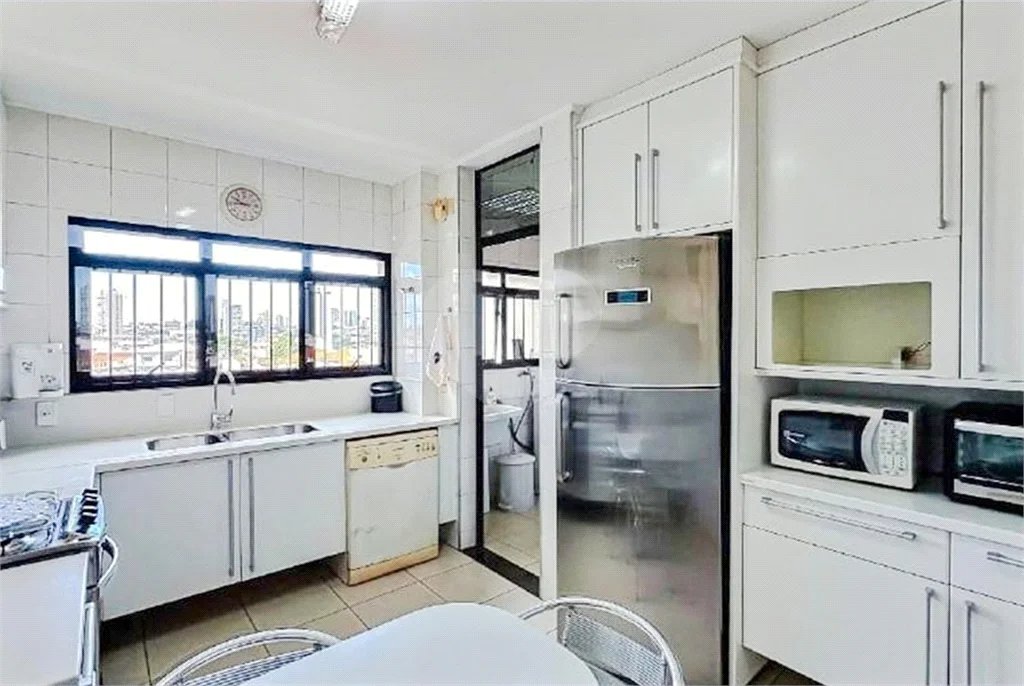 Apartamento à venda 4 dormitórios, 4 banheiros, 3 vagas, depósito. 2 aptos por andar. Torre única.No Anália Franco.