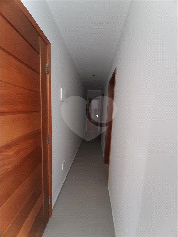 Apartamento COBERTURA com 66m2, 3 quartos, banheiro, sala, cozinha, quintal e 1 vaga