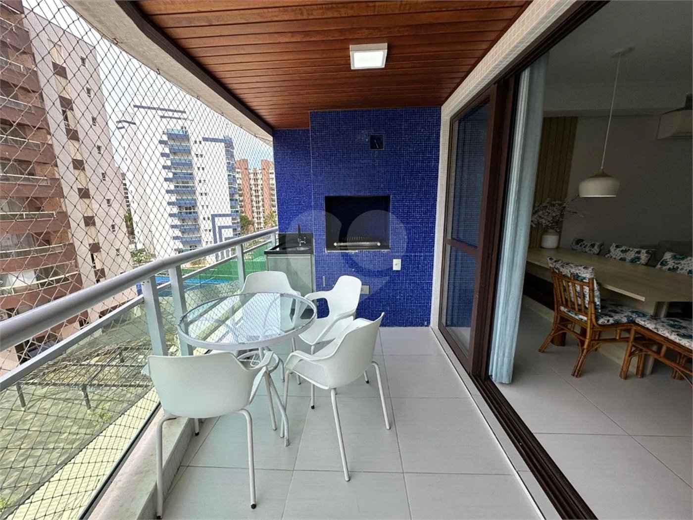 Apartamento à venda com 3 quartos, sendo 1 suíte, em Riviera de São Lourenço, Bertioga, SP