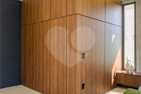 Indaiatuba - Condominio Villa Sapezal - 318 m² de Terreno - 230 m² de Área Construída - 3 suítes, sendo 1 Master com closet planejado - Sala de TV - Sala de estar integrada à Sala de jantar - Cozinha com móveis planejados - Despensa - Escritório planejado - Lavabo - Piscina com preparação para aquec