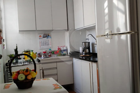 Vende-se apartamento no Jardim Aeroporto com 03 dormitórios