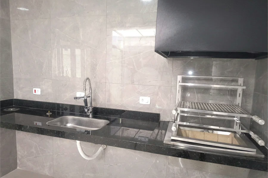 casa térrea, recém construida, 3 dormitórios sendo 1 suíte, 2 vagas de garagem, piscina e espaço gourmet