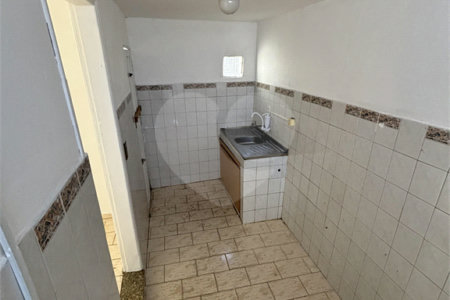 Casa com 132m² de terreno, 2 dormitórios, 2 vagas de garagem e próximo ao metrô.