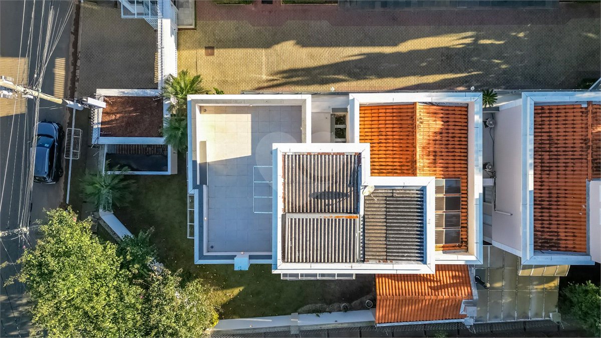 Casa à venda com 4 quartos, sendo 2 suítes, no condomínio Stephanie, São Paulo - SP