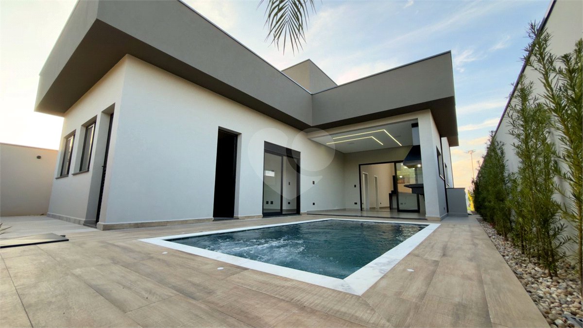 Casa térrea 3 dormitórios (3 suítes), espaço gourmet, piscina, 2 vagas garagem, condomínio fechado com ampla área lazer