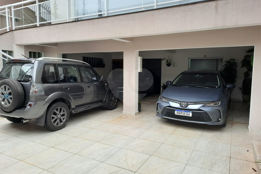 casa térrea na Vila Romana, 07 vagas de garagem, 4 quartos,, sendo 1 suíte amplo quintal.