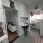 Apartamento de 03 dormitórios totalmente reformado com 02 vagas de Garagem escrituradas e livres.