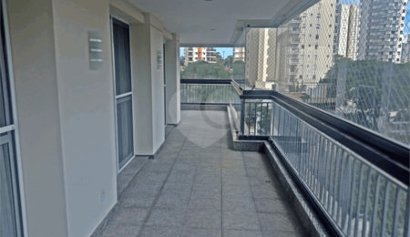 Apartamento à venda com 3 suítes em Campo Belo, São Paulo, SP