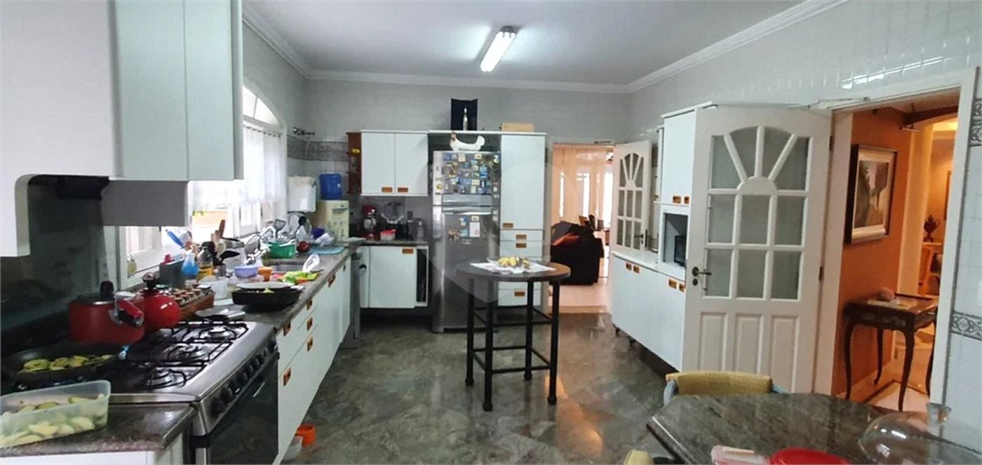 Casa à venda com 5 quartos, sendo 3 suítes,  no condomínio Village Sans Souci, Valinhos - SP