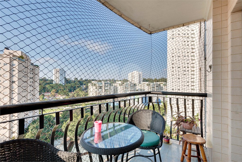 Apartamento Alto da Boa Vista em Condominio Clube