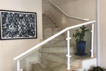 Casa Sobrado à venda no Planalto Paulista de 153m² com 3 dormitórios e 2 vagas