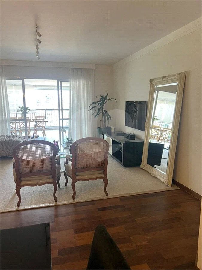 Apartamento em condomínio clube no Campo Belo
