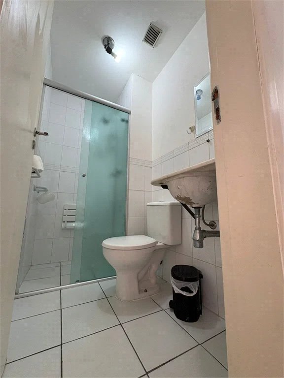 Casa à venda com 3 quartos, sendo 1 suíte, no condomínio New Village, Cotia - SP