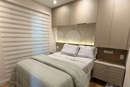 Apartamento de 100 m² à venda em Santo André, sem condomínio, com 2 quartos, 2 banheiros, móveis planejados, área gourmet e 1 vaga coberta e fixa. Excelente acabamento.