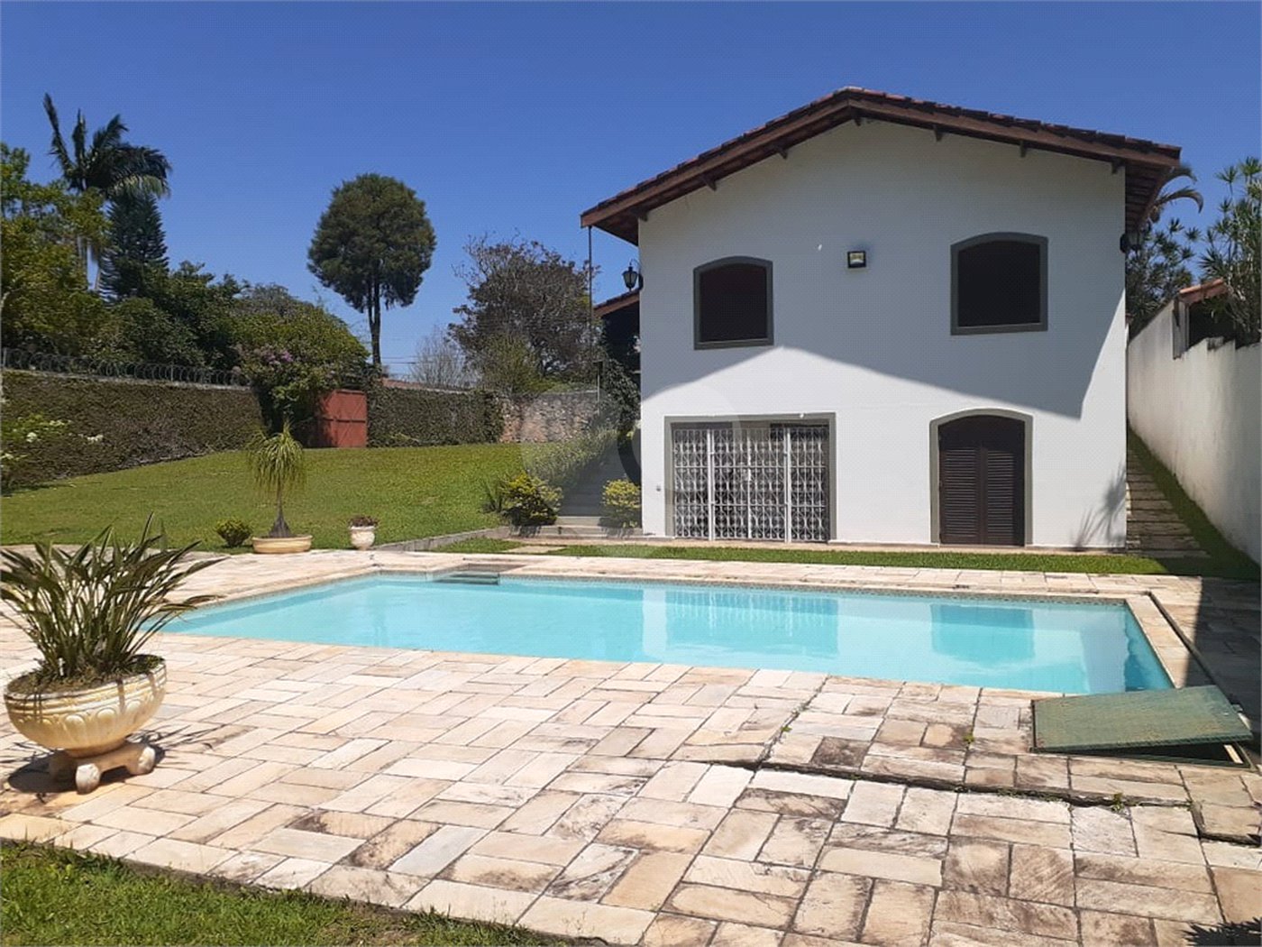 Casa Térrea com 3 quartos sendo 1 suíte. 1.400m² A/T. Jardim Floresta, Atibaia, SP