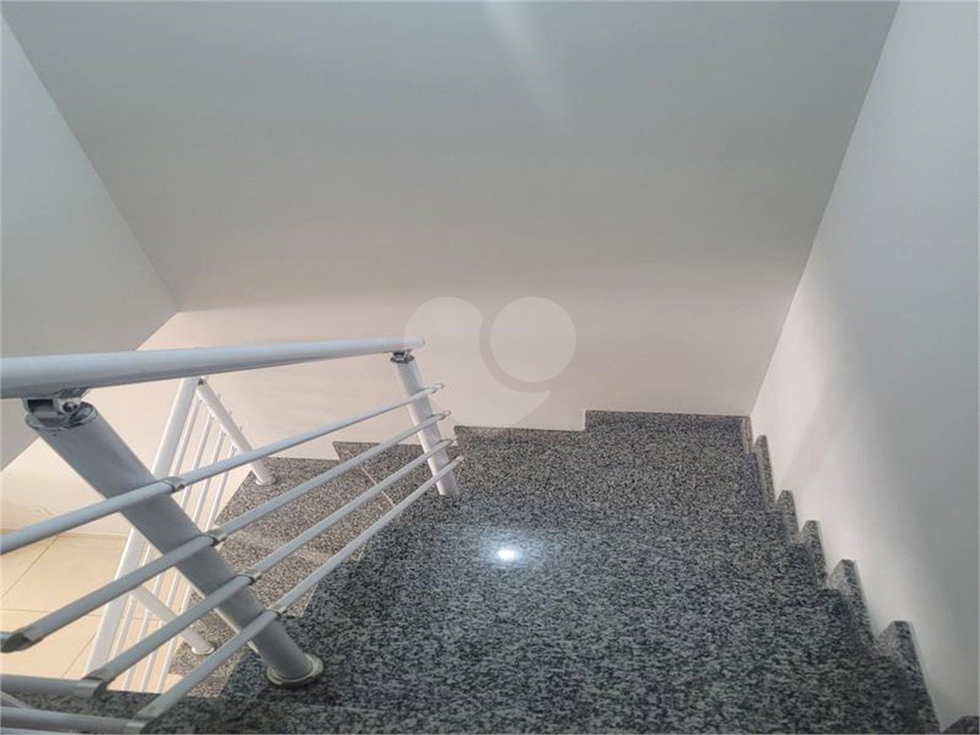Indaiatuba - Sobrado para venda e Locação - Jardim Nely em Indaiatuba - R$ 425.000,00 - aceita parte em permuta - Bairro tranquilo com fácil acesso a rodovias, Shopping Polo Parque Mall - Assai, Polo shopping - Com duas suítes sendo uma com sacada, , lavabo. área de serviço , 2 vagas, portão ele