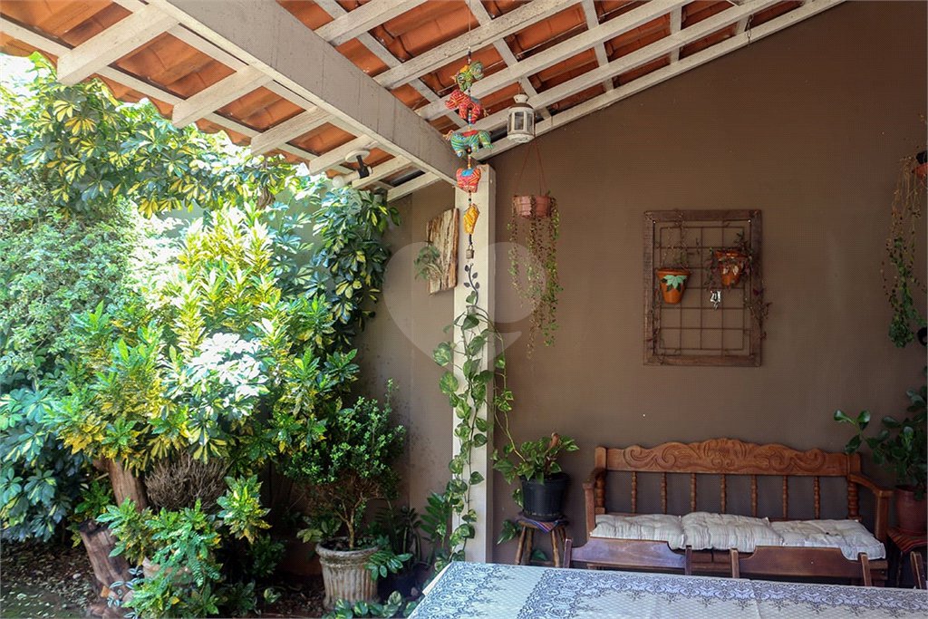 Casa térrea no Condomínio Parque dos Ipês.