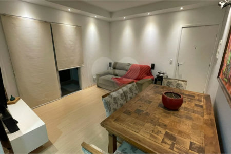 Apartamento no Condomínio Parque dos Manacás.