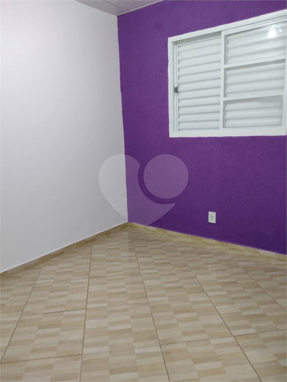 Casa térrea no Jardim Zavaglia.