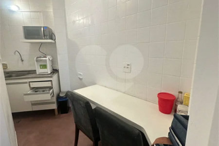 Sala comercial para venda ou locação na Avenida Paulista. 68m2