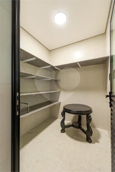 Casa à venda com 4 suítes no condomínio Vale da Santa Fé, Vinhedo - SP