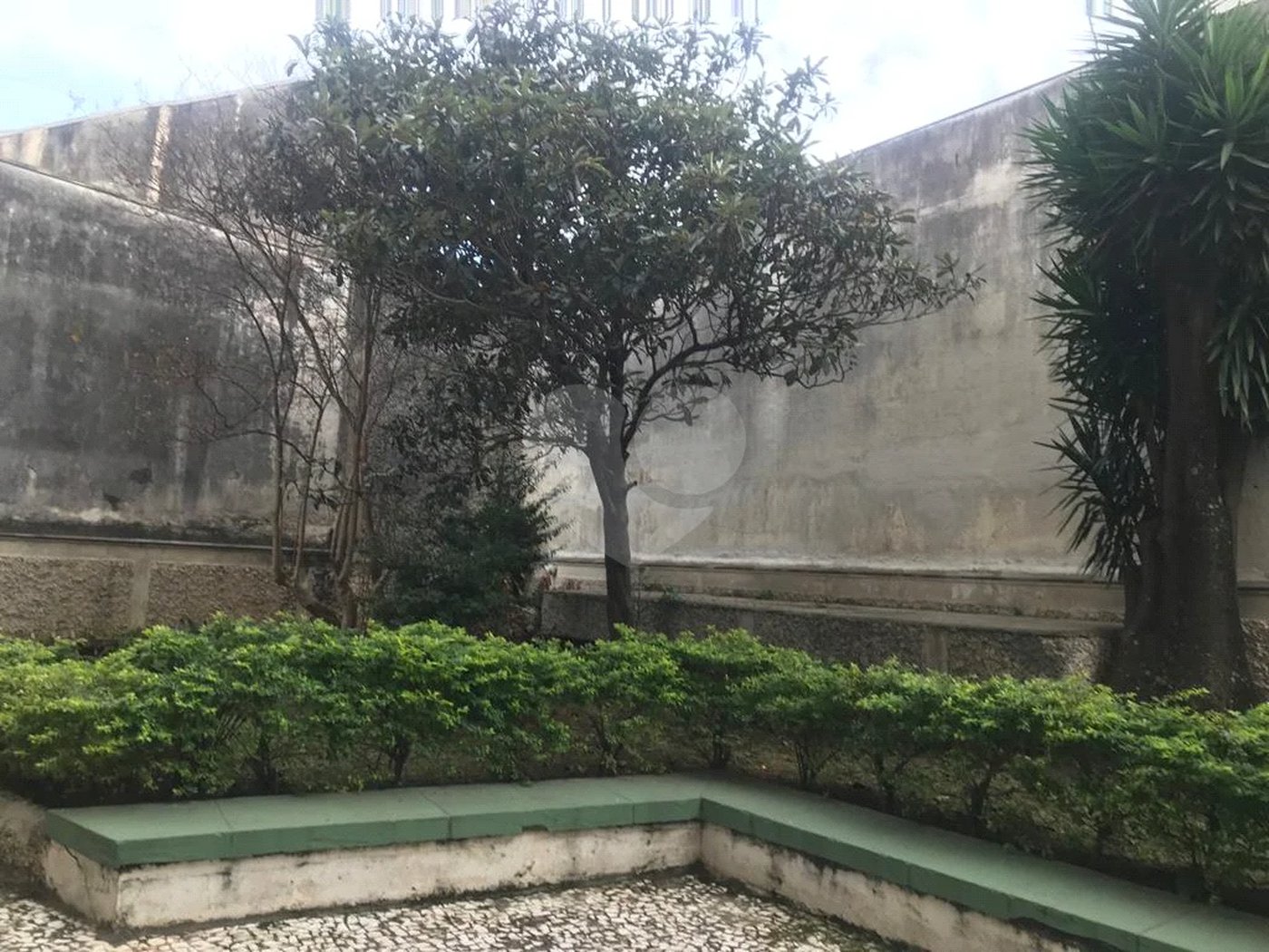 Espaço e Segurança no Bom Retiro: Apartamento de 100 m² com Infraestrutura Completa