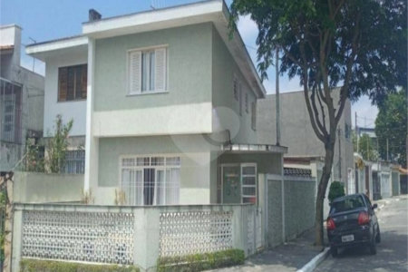 Sobrado à Venda com 150m², 3 Dormitórios, Suíte e Quintal