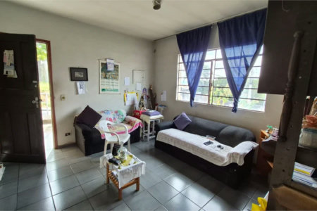 Terreno com 308 m² e excelente potencial, ideal para moradia, renda ou investimento. Possui duas casas no terreno e 3 vagas de garagem