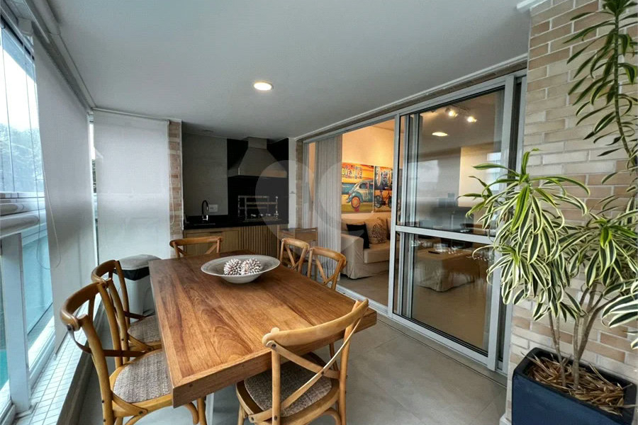 Apartamento à venda com 3 quartos, sendo 1 suíte,  em Riviera de São Lourenço, Bertioga, SP