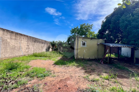 Terreno à Venda no Jardim Tangará