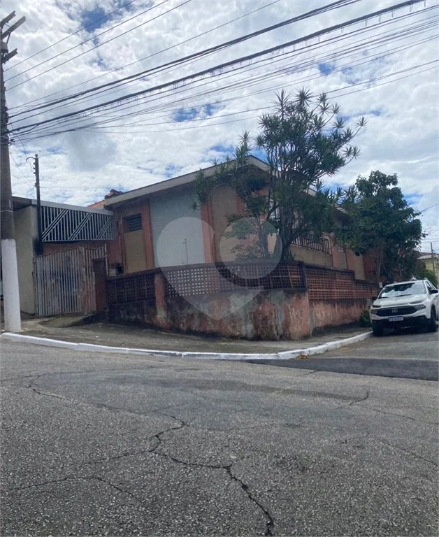 Sobrado á venda em Moema de 280m² com 3 vagas 3 dormitórios e 5 banheiros