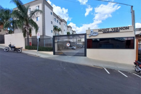 Apartamento no Condomínio Mont Vernon .