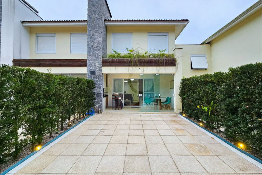 Villagio à venda com 3 quartos, sendo 1 suíte,  em Riviera de São Lourenço, Bertioga, SP