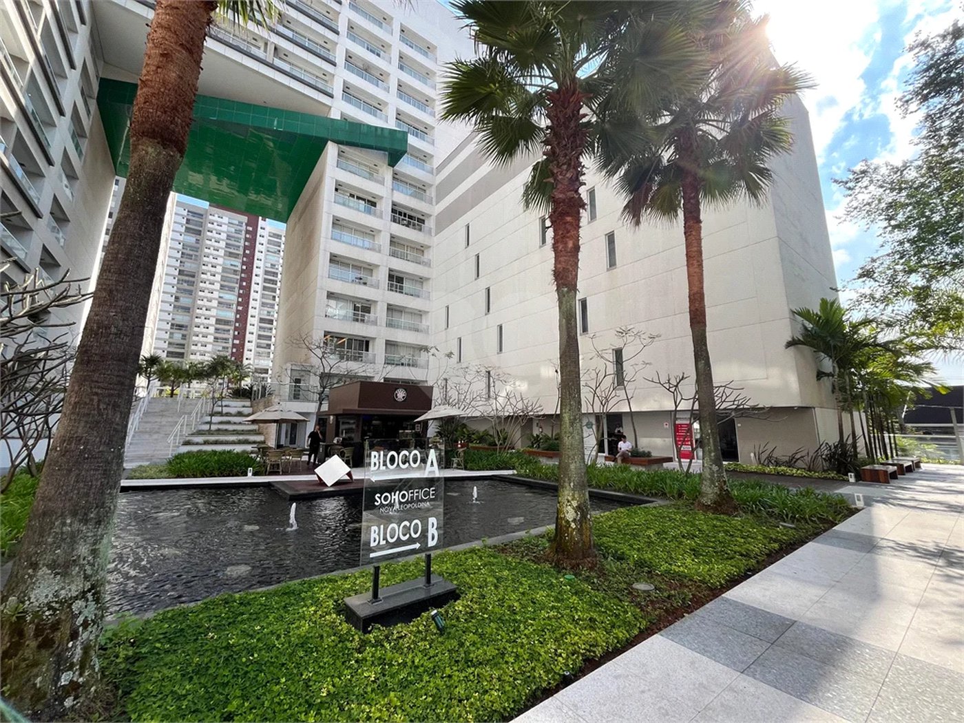 Conjunto comercial com 60m² , 1 banheiro , 2 vagas de garagem , à venda na Vila Leopoldina.